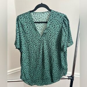 women’s loose fit v-neck green speckled blouse